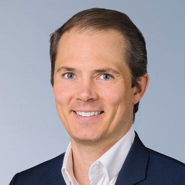 Portrait von Zehnder Mitarbeiter Fabian Glässer, Group Legal Counsel